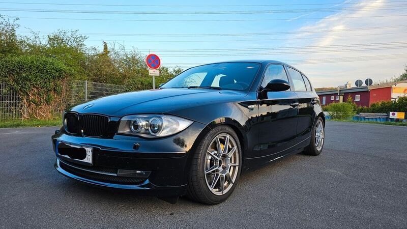 Schwarz Gebraucht 2009 BMW 130 Performance Kleinwagen | 18.500 € (Teuer) - Bild 1/4