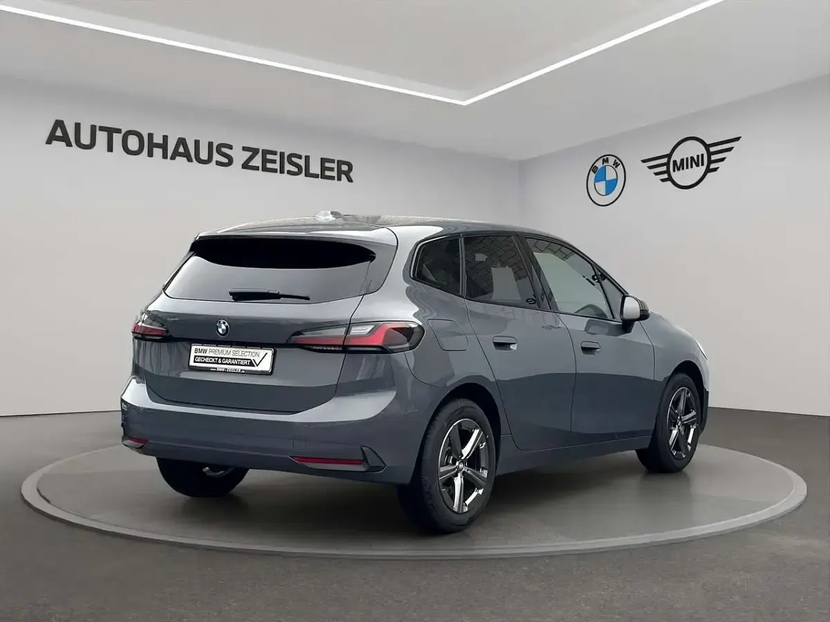 Gebraucht BMW 220 Active Tourer Luxury Line 150 PS (110 kW) 2025 Sparkling kupfergrau Van / Kleinbus