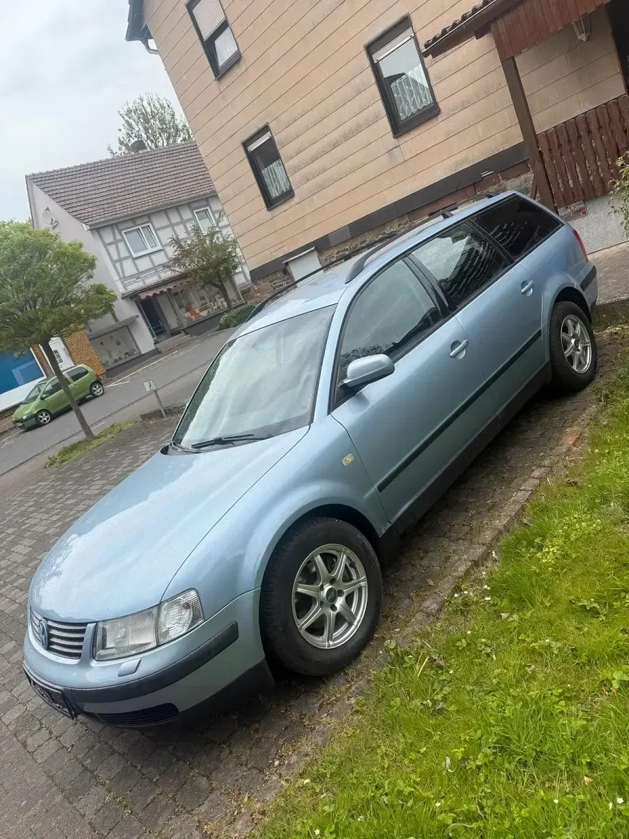 Gebraucht VW Passat 125 PS (91 kW) 1998 Blau Kombi
