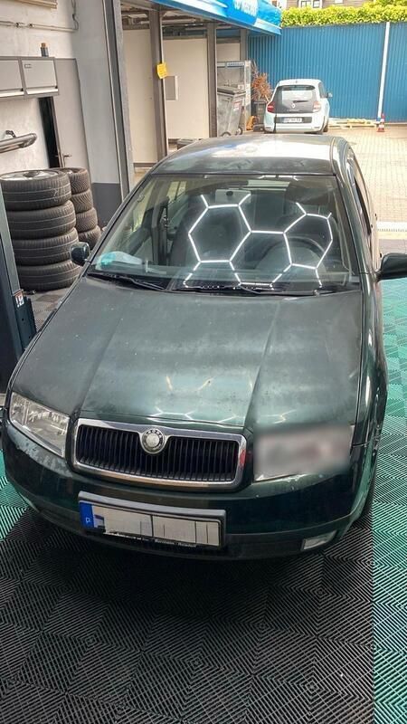 Grün Gebraucht 2000 Skoda Fabia Kombi | 1.500 € - Bild 1/4