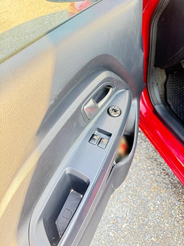 Gebraucht Kia Rio 86 PS (63 kW) 2012 Rot Limousine