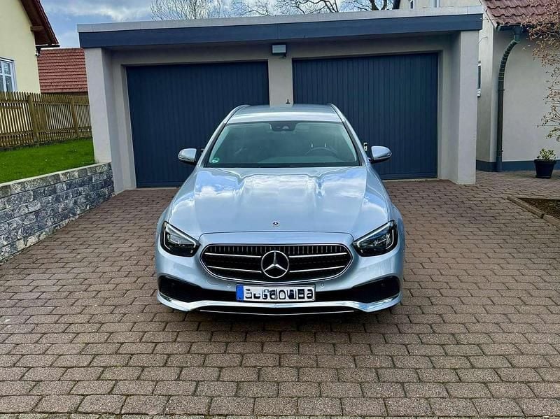 Gebraucht Mercedes E220 Avantgarde 194 PS (142 kW) 2021 Silber Kombi