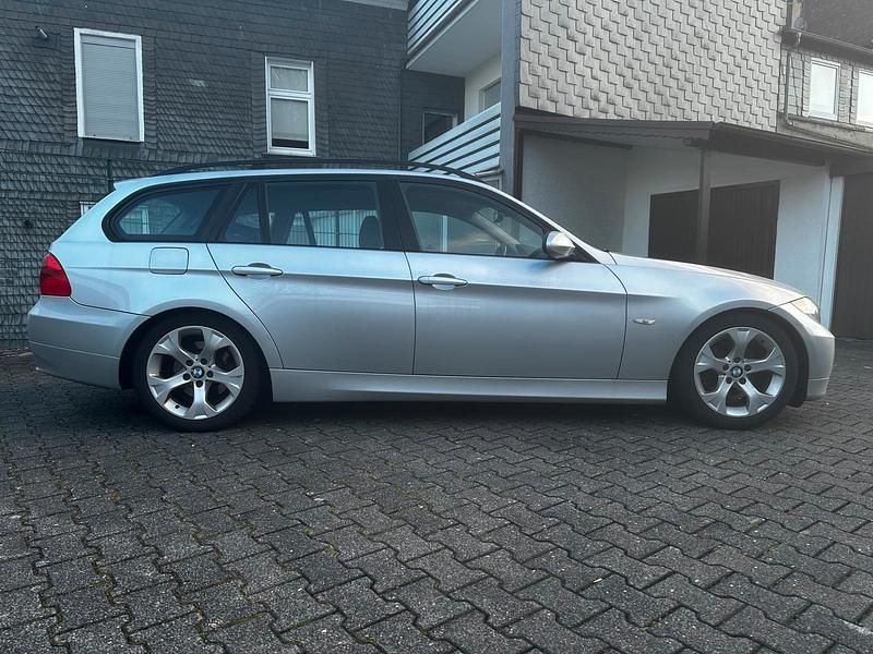 Gebraucht BMW 318 143 PS (105 kW) 2008 Silber Kombi