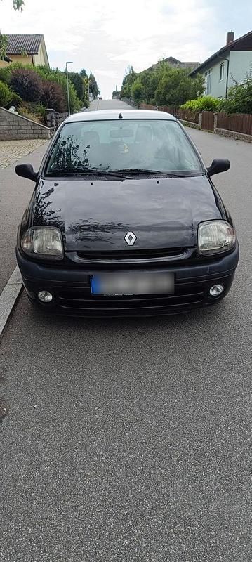 Grau Gebraucht 1999 Renault Clio II Basis Limousine | 999 € (Fairer Preis) - Bild 1/4