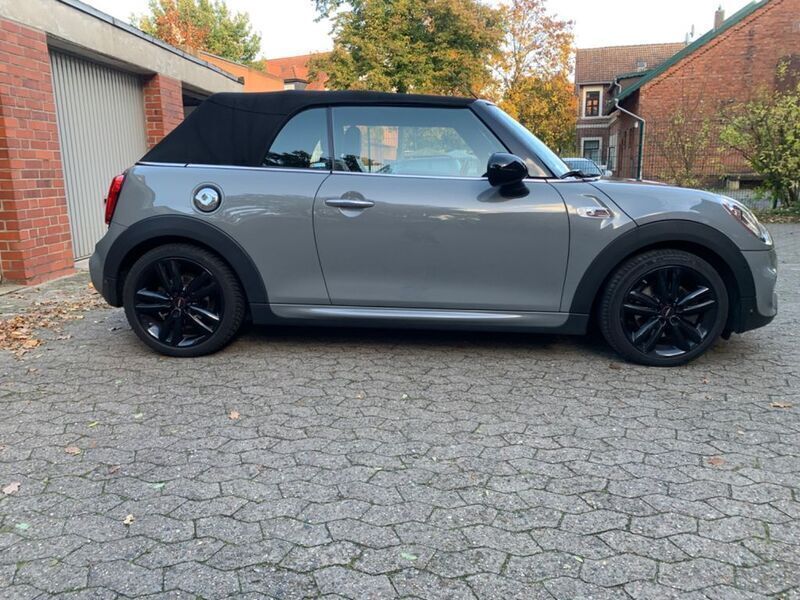 Grau Gebraucht 2018 Mini John Cooper Works Kleinwagen | 20.900 € (Fairer Preis) - Bild 1/4