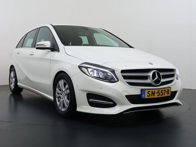 Gebraucht Mercedes B200 Business 136 PS (100 kW) 2018 Weiß Van / Kleinbus