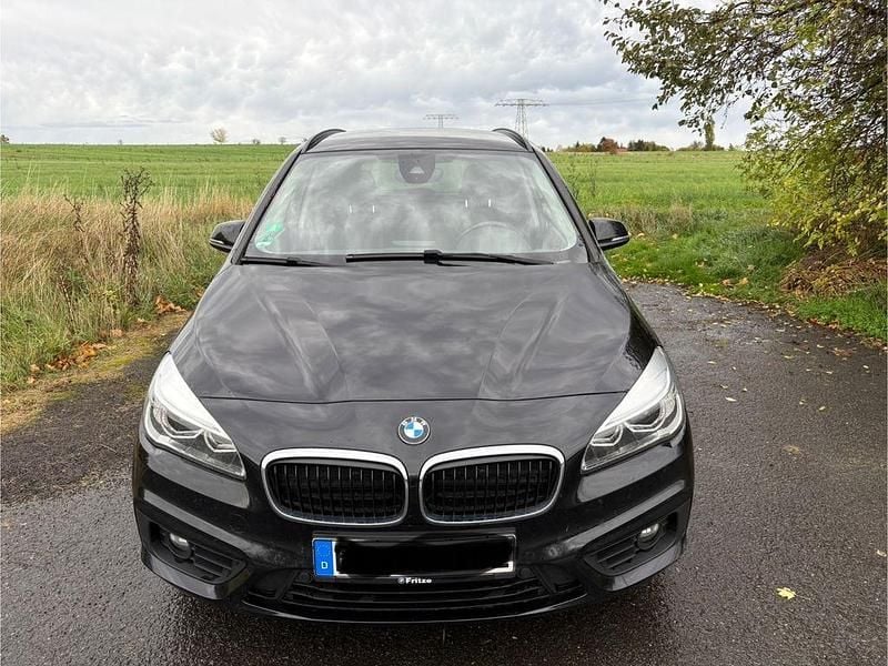 Schwarz Gebraucht 2018 BMW 218 Gran Tourer Van / Kleinbus | 12.000 € (Guter Preis) - Bild 1/4