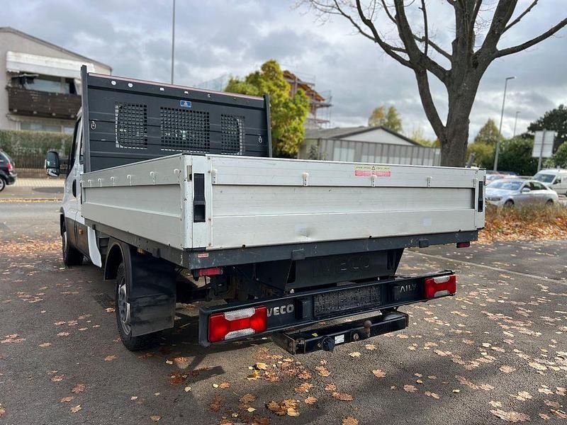 Gebraucht Iveco Daily 126 PS (92 kW) 2015 Weiß Van / Kleinbus