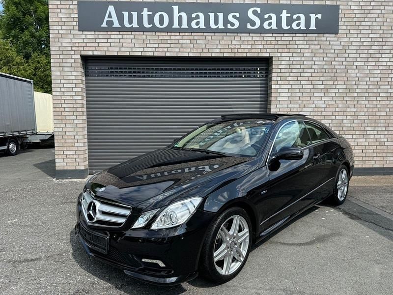 Gebraucht Mercedes E350 AMG 231 PS (169 kW) 2009 Schwarz Coupé