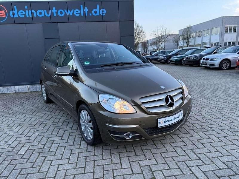 Gebraucht Mercedes B180 109 PS (80 kW) 2009 Braun Van / Kleinbus