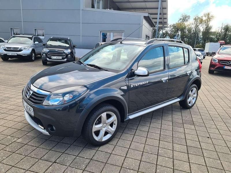 Grau "comete" Gebraucht 2012 Dacia Sandero Stepway Kleinwagen | 7.999 € (Etwas zu teuer) - Bild 1/4