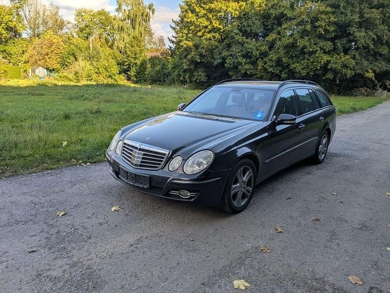 Gebraucht Mercedes E280 Avantgarde 190 PS (139 kW) 2006 Schwarz Limousine
