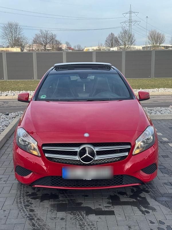 Rot Gebraucht 2013 Mercedes A180 Limousine | 11.950 € (Fairer Preis) - Bild 1/4