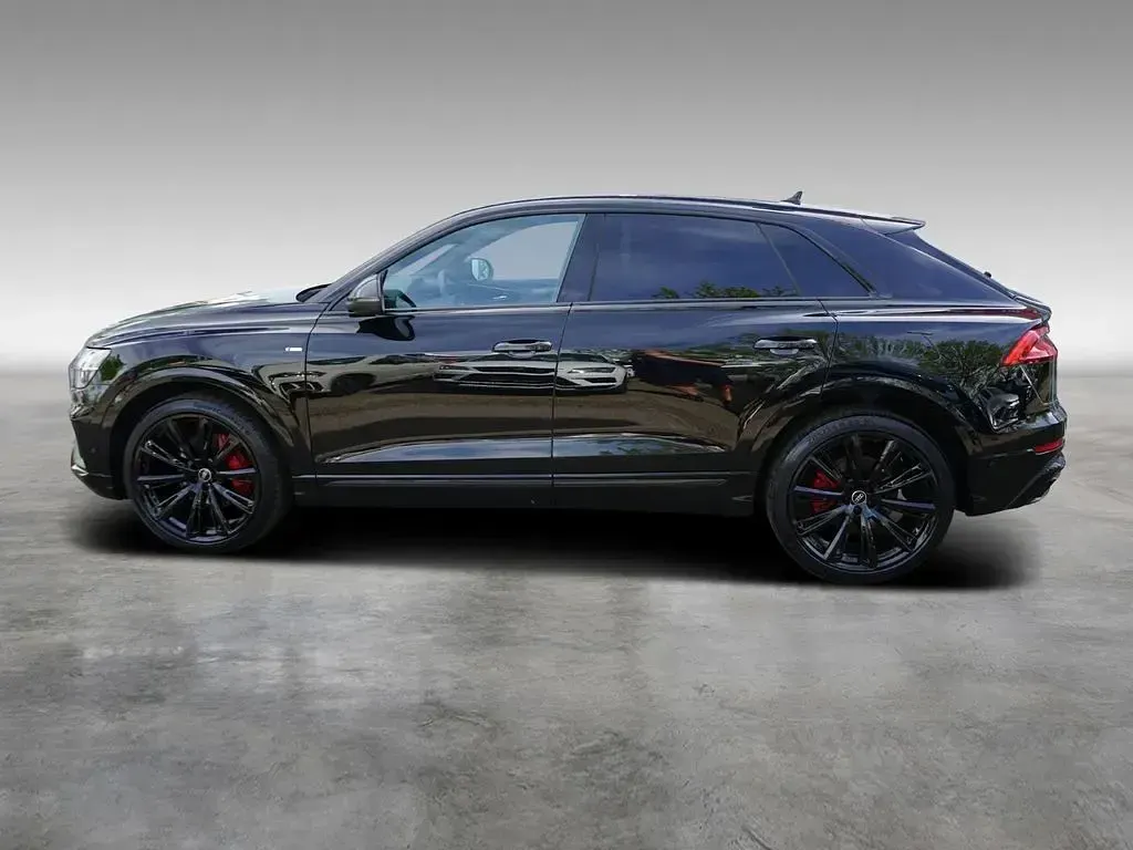Gebraucht Audi Q8 Competition 286 PS (210 kW) 2023 0e mythosschwarz metallic SUV