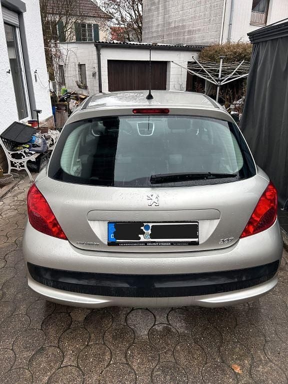 Gebraucht Peugeot 207 95 PS (69 kW) 2009 Grau Limousine