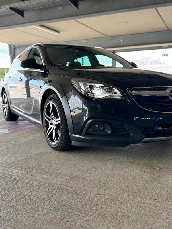 Schwarz Gebraucht 2016 Opel Insignia Country Tourer Kombi | 8.600 € (Fairer Preis) - Bild 1/4