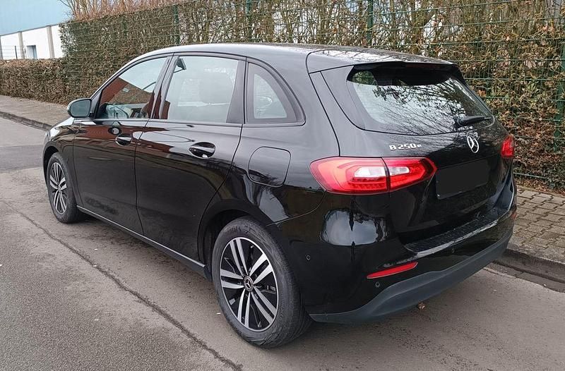 Gebraucht Mercedes B250e 160 PS (117 kW) 2022 Schwarz Van / Kleinbus