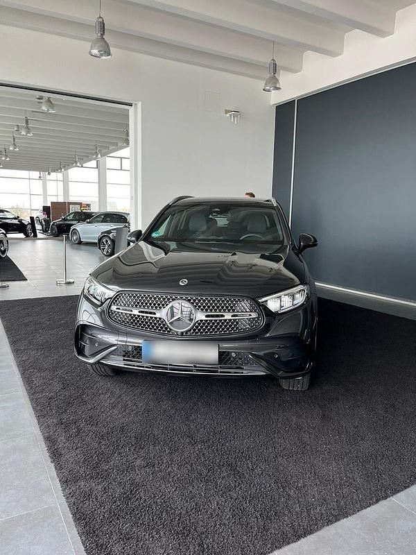 Gebraucht Mercedes GLC300e AMG 320 PS (235 kW) 2023 Grau SUV