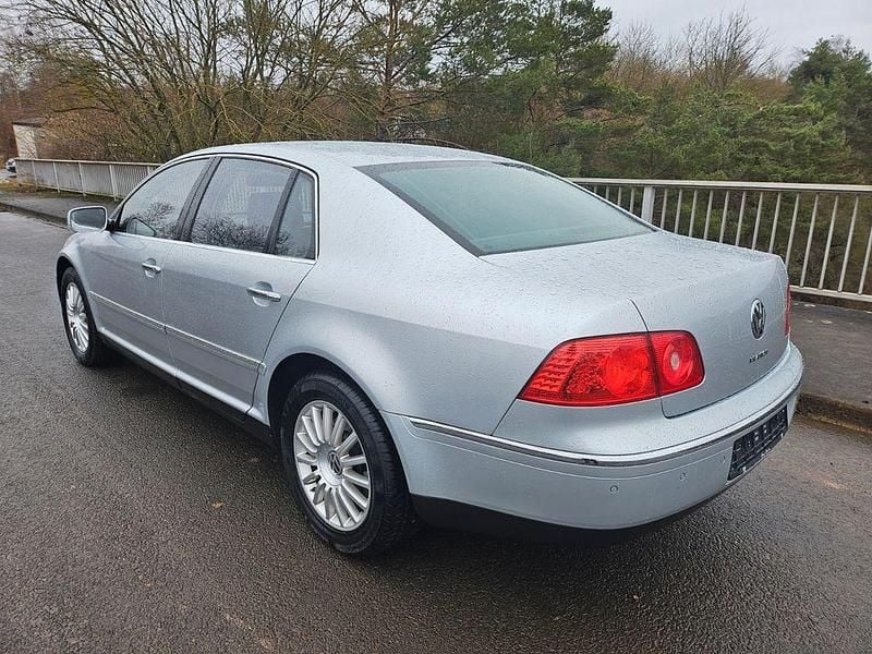 Second-hand VW Phaeton 224 CP (164 kW) 2006 Argintiu Berlinǎ