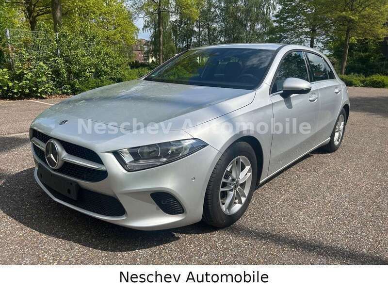 Silber Gebraucht 2020 Mercedes A200 Style Limousine | 18.490 € (Guter Preis) - Bild 1/4