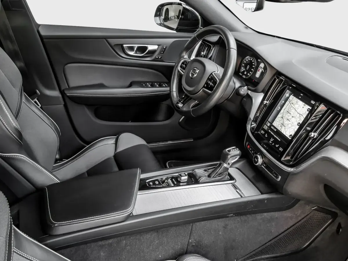 Gebraucht Volvo V60 R-Design 250 PS (183 kW) 2019 Grau Kombi