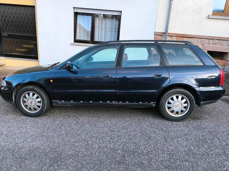 Gebraucht Audi A4 110 PS (80 kW) 1998 Blau Kombi