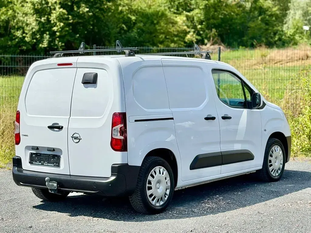 Gebraucht Opel Combo 102 PS (75 kW) 2021 Weiß Van / Kleinbus