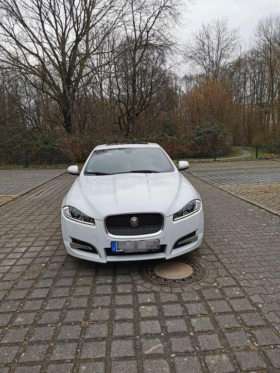 Używany Jaguar XF 241 KM (177 kW) 2014 Biały Sedan/Limuzyna