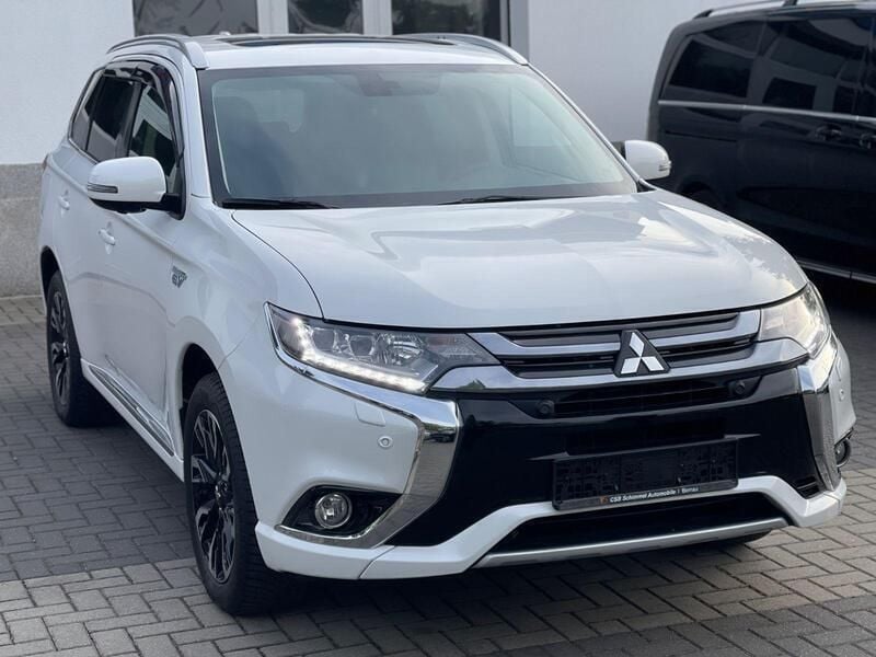 Weiß Gebraucht 2016 Mitsubishi Outlander P-HEV Top Kombi | 17.990 € (Fairer Preis) - Bild 1/4