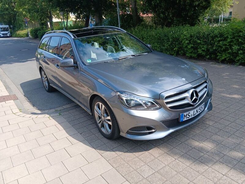 Grau Gebraucht 2016 Mercedes E220 Avantgarde Limousine | 14.850 € (Guter Preis) - Bild 1/4