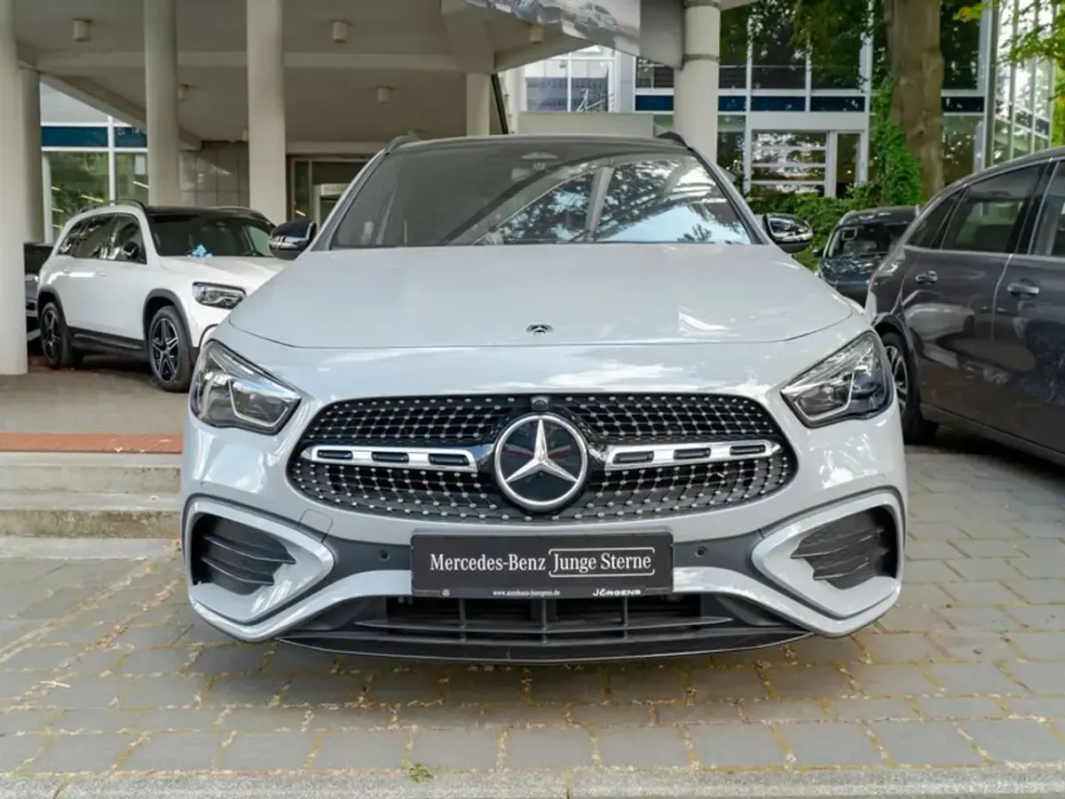 Gebraucht Mercedes GLA250 AMG 224 PS (164 kW) 2025 Manufaktur lack manufaktur alpingrau uni SUV