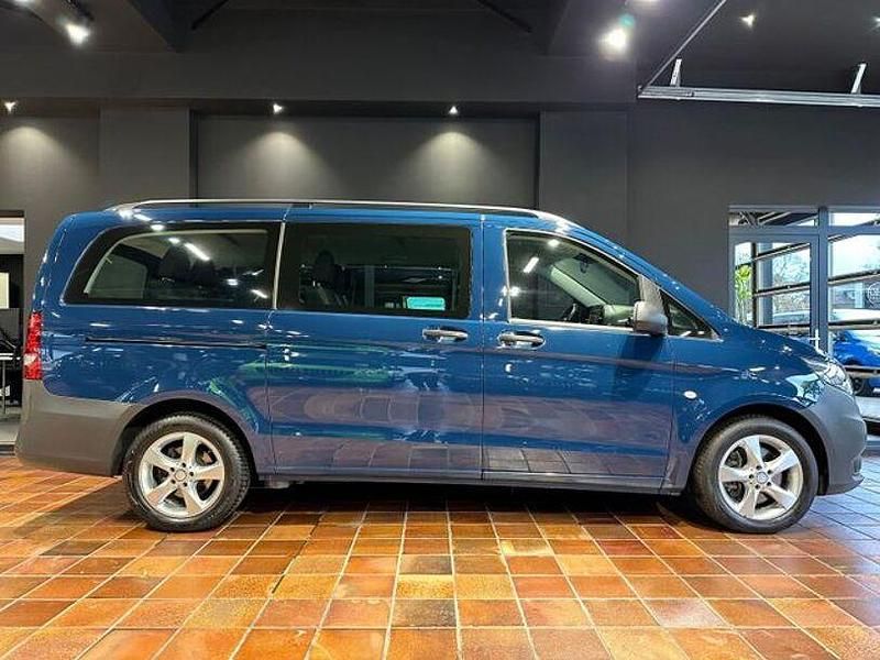 Gebraucht Mercedes Vito 190 PS (139 kW) 2017 Navyblau mb 5610 Van