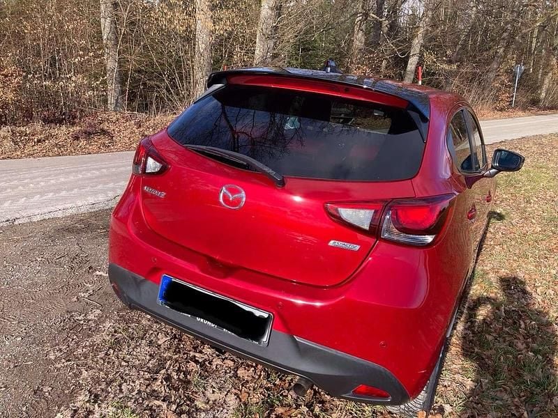 Gebraucht Mazda 2 Edition 90 PS (66 kW) 2015 Rot Limousine