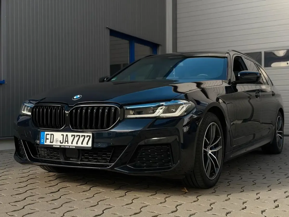 Gebraucht BMW 530e Shadowline 292 PS (214 kW) 2021 Blau Kombi