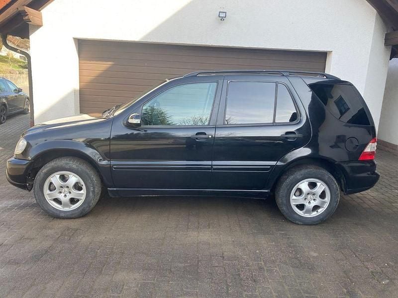 Gebraucht Mercedes ML270 163 PS (119 kW) 2003 Schwarz SUV