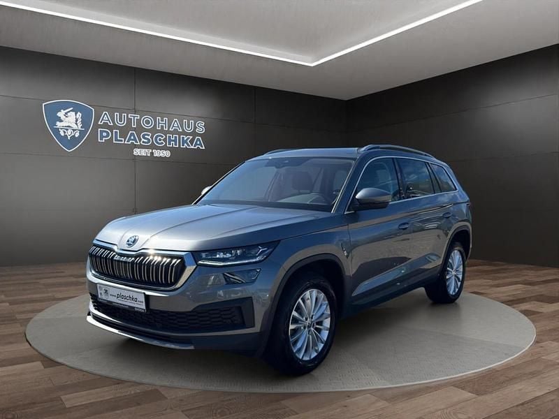 Graphitegrau metallic Gebraucht 2024 Skoda Kodiaq Style SUV | 42.449 € (Superpreis) - Bild 1/4