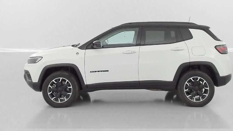 Gebraucht Jeep Compass 179 PS (131 kW) 2024 Alpine white SUV