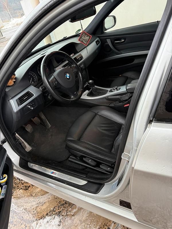 Gebraucht BMW 320 177 PS (130 kW) 2010 Silber Kombi