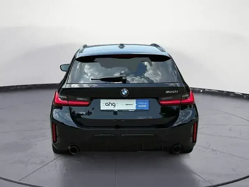 Gebraucht BMW 320 M Sport 184 PS (135 kW) 2025 Schwarz Kombi