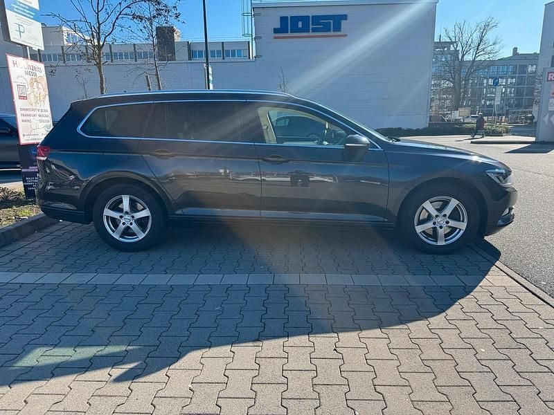 Gebraucht VW Passat 150 PS (110 kW) 2017 Grau Kombi