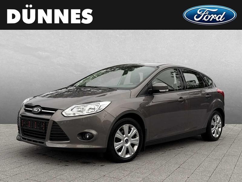 Braun (brisbanebraun metallic) Gebraucht 2014 Ford Focus Trend Limousine | 8.775 € (Teuer) - Bild 1/4