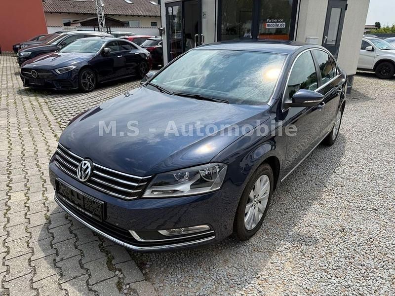 Blau Gebraucht 2014 VW Passat Comfortline Limousine | 11.899 € (Fairer Preis) - Bild 1/4