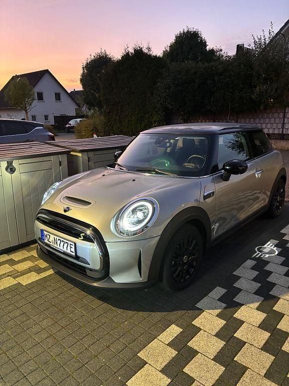 Silber Gebraucht 2024 Mini Cooper SE Classic Kleinwagen | 20.300 € (Fairer Preis) - Bild 1/4