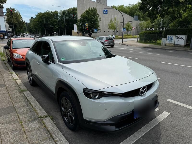 Grau Gebraucht 2020 Mazda MX30 SUV | 13.990 € - Bild 1/4