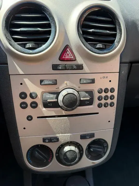 Gebraucht Opel Corsa Basis 80 PS (58 kW) 2007 Silber Kleinwagen