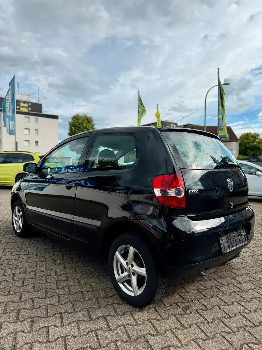 Gebraucht VW Fox Basis 54 PS (39 kW) 2006 Schwarz Kleinwagen