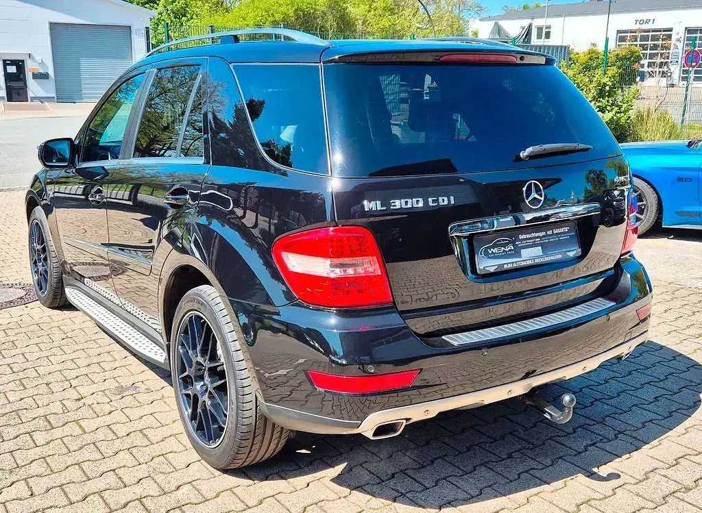 Gebraucht Mercedes ML300 204 PS (150 kW) 2010 Schwarz SUV