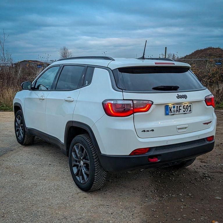 Gebraucht Jeep Compass Trailhawk 170 PS (125 kW) 2019 Weiß SUV