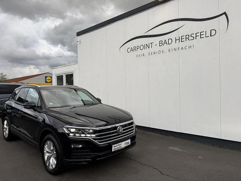 Schwarz Gebraucht 2020 VW Touareg SUV | 37.900 € (Superpreis) - Bild 1/4