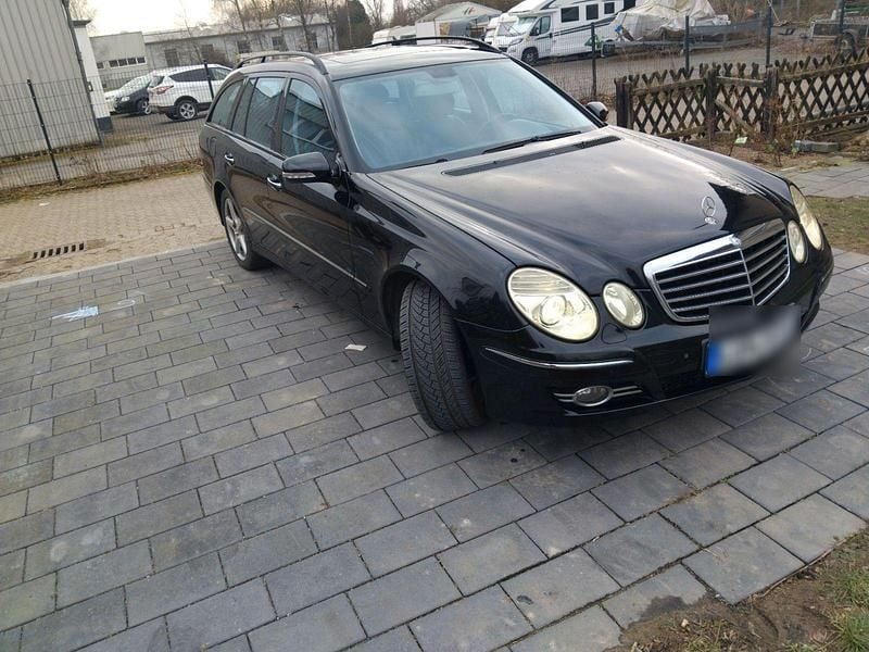 Schwarz Gebraucht 2006 Mercedes E280 Avantgarde Kombi | 7.400 € (Teuer) - Bild 1/4